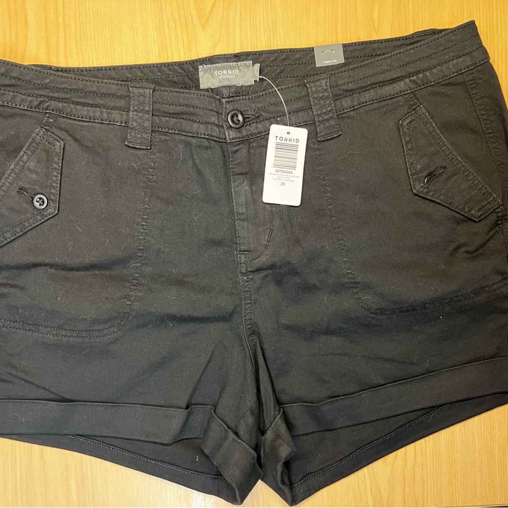 Torrid 3.5 inch military stretch twill mid rise short black